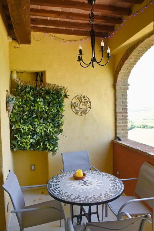 Podere Le Volpaie, Volterra, Tuscany Монтекатини-Валь-ди-Чечина Экстерьер фото